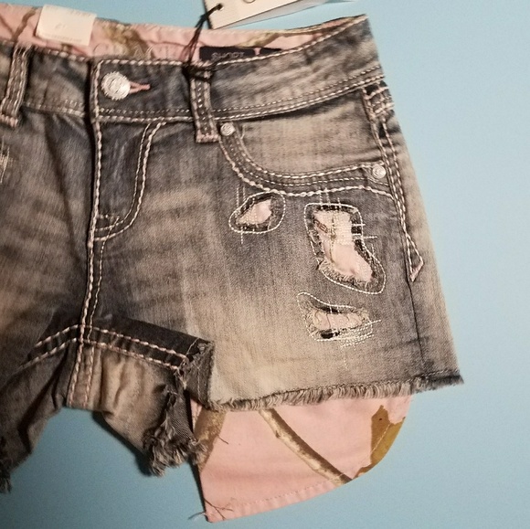 Realtree by Grace in La Pink Camo Jean Shorts - Picture 5 of 6